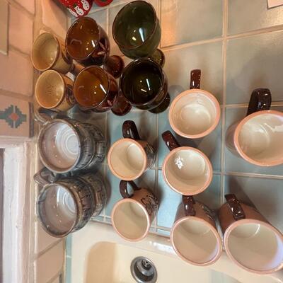 17pc Lot of Ceramic Mugs/Glasses/Bowls