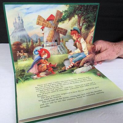 Puss In Boots Pop Up Book