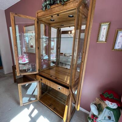 Beautiful Vintage Drexel Lighted Glass Display Cabinet