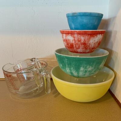 Pyrex Bowls and Measuring Cups