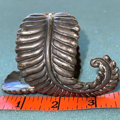 AA VINTAGE TAXCO STERLING CLAMPER CUFF BRACELET SIGNED FEATHER FERN DESIGN MEXICO