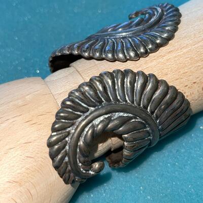 AA VINTAGE TAXCO STERLING CLAMPER CUFF BRACELET SIGNED FEATHER FERN DESIGN MEXICO