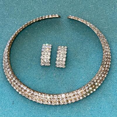 AA  VINTAGE COSTUME JEWELRY RHINESTONE COLLAR & PIERCED EARRINGS