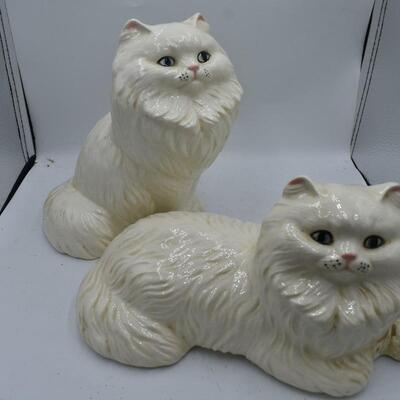 2 porcelian cats