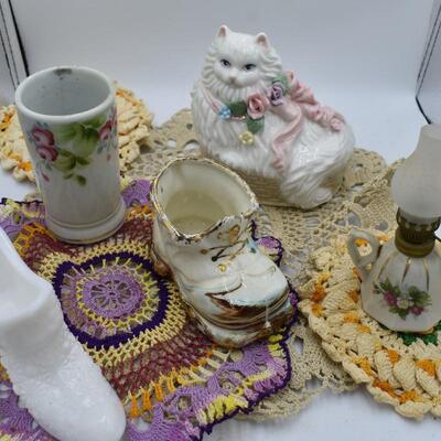 9 pc lot- doilies & porcelain decor