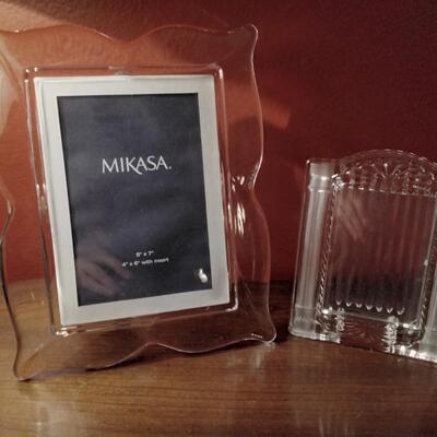 Set of 2 Mikasa Crystal Frames. Total size on large 8