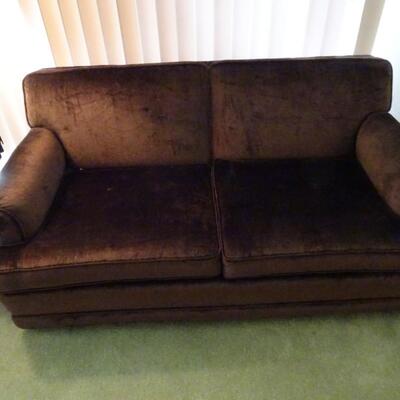 LOT 356  VINTAGE LOVE SEAT ON CASTERS IN VERY NICE CONDITION