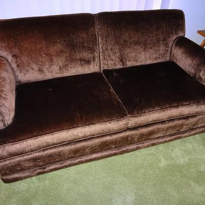 LOT 356  VINTAGE LOVE SEAT ON CASTERS IN VERY NICE CONDITION