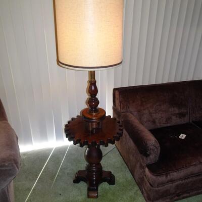 LOT 357. VINTAGE WOOD FLOOR LAMP WITH TABLE