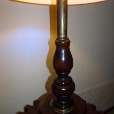 LOT 359.  VINTAGE WOOD FLOOR LAMP WITH TABLE