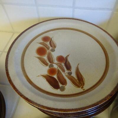 LOT 372.  STONEWARE DINNERWARE SET