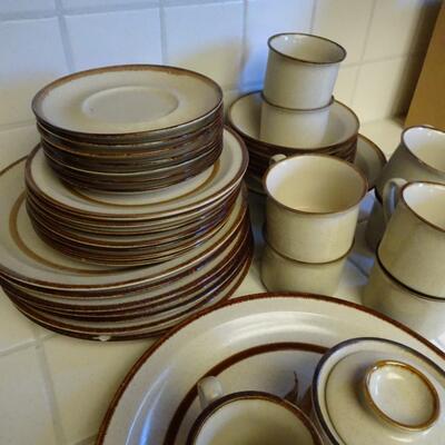 LOT 372.  STONEWARE DINNERWARE SET