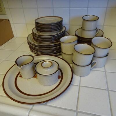 LOT 372.  STONEWARE DINNERWARE SET