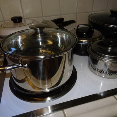 LOT 366. COOKWARE