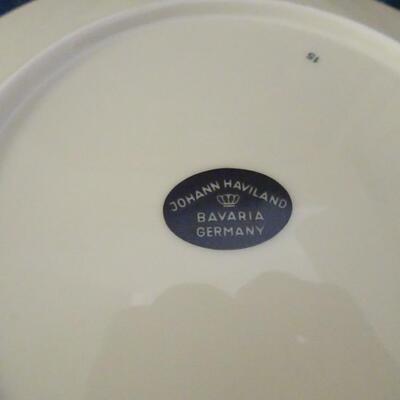 LOT 374. VARIETY OF KITCHEN AND HOUSEHOLD ITEMS