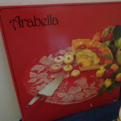LOT 374. VARIETY OF KITCHEN AND HOUSEHOLD ITEMS