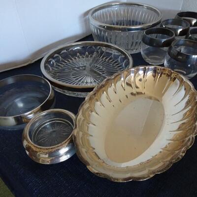 LOT 375. BOWLS, GLASES AND TRAYS