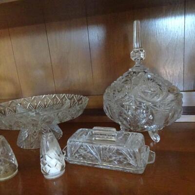 LOT 376. GLASS AND CRYSTAL ITEMS