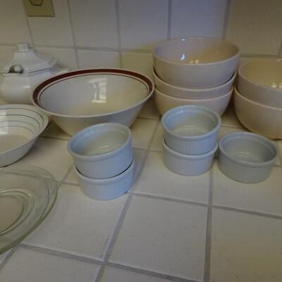 LOT 377. VARIETY OF BOWLS