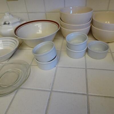 LOT 377. VARIETY OF BOWLS