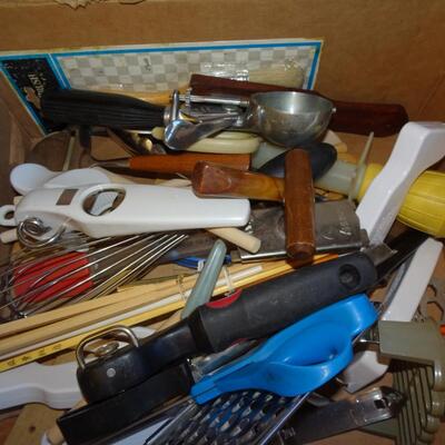 LOT 378. KITCHEN TOOLS AND GADGETS