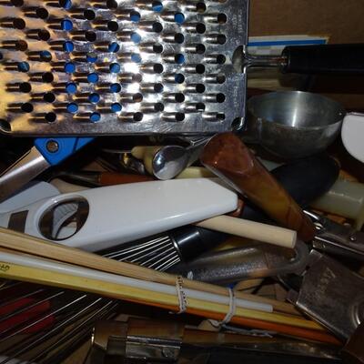 LOT 378. KITCHEN TOOLS AND GADGETS