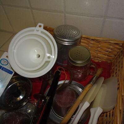 LOT 380.  KITCHEN TOOLS AND GADGETS