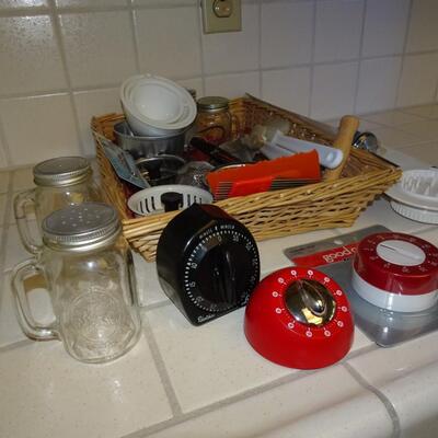 LOT 380.  KITCHEN TOOLS AND GADGETS