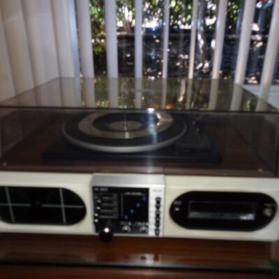 LOT 381.  VINTAGE MIIDA IC FET  STEREO PLUS TWO SPEAKERS
