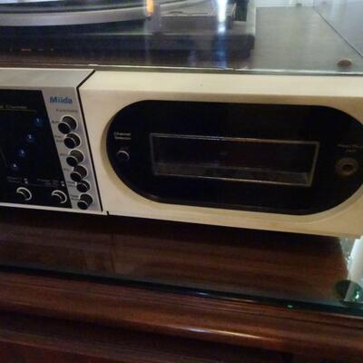 LOT 381.  VINTAGE MIIDA IC FET  STEREO PLUS TWO SPEAKERS
