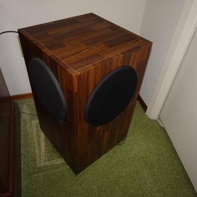 LOT 381.  VINTAGE MIIDA IC FET  STEREO PLUS TWO SPEAKERS