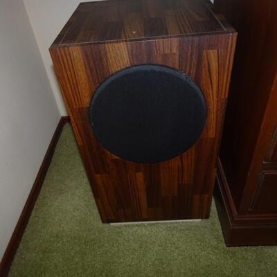 LOT 381.  VINTAGE MIIDA IC FET  STEREO PLUS TWO SPEAKERS