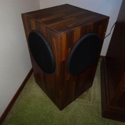 LOT 381.  VINTAGE MIIDA IC FET  STEREO PLUS TWO SPEAKERS