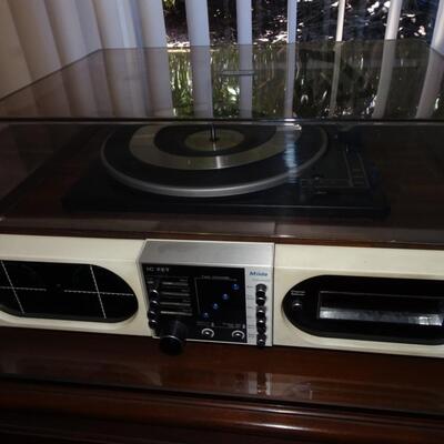 LOT 381.  VINTAGE MIIDA IC FET  STEREO PLUS TWO SPEAKERS