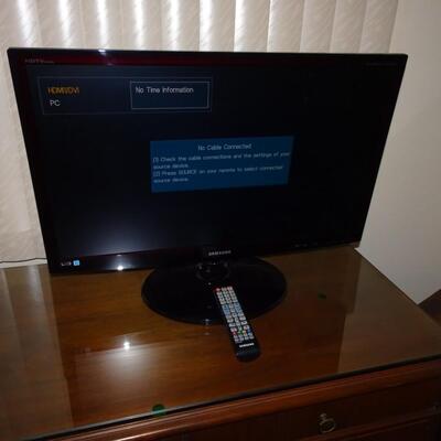 LOT 382. SAMSUNG TV AND REMOTE