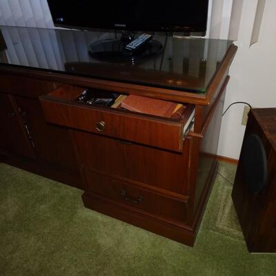 LOT 383. CABINET WITH GLASS TOP