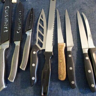 LOT 386. COLLECTION OF KNIVES AND SHARPENER
