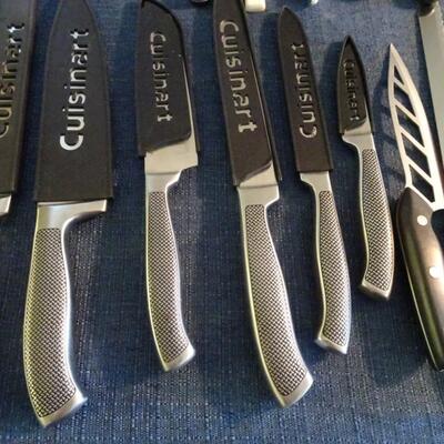 LOT 386. COLLECTION OF KNIVES AND SHARPENER