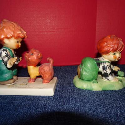 LOT 390 VINTAGE FIGURINES INCLUDING HUMMEL