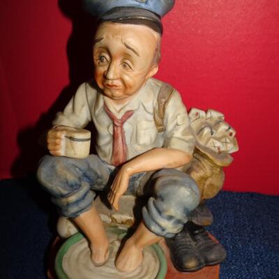 LOT 390 VINTAGE FIGURINES INCLUDING HUMMEL