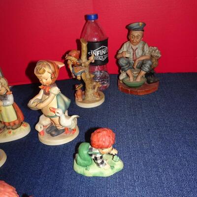 LOT 390 VINTAGE FIGURINES INCLUDING HUMMEL