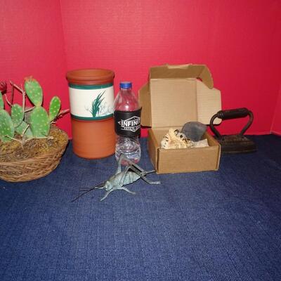 LOT 392. HOME DECOR