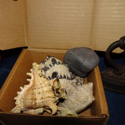 LOT 392. HOME DECOR