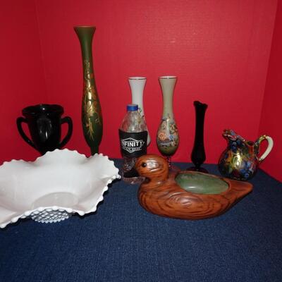 LOT 393. VASES AND HOME DECOR