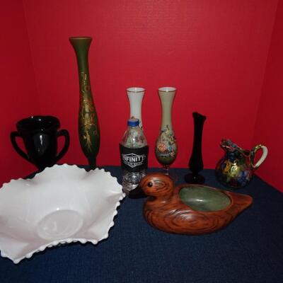LOT 393. VASES AND HOME DECOR