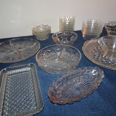 LOT 387. COLLECTION OF GLASS ITEMS