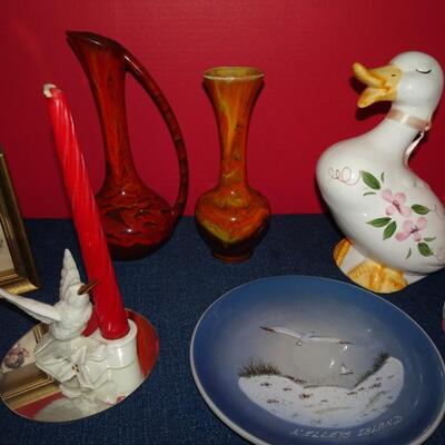 LOT 395. HOME DECOR
