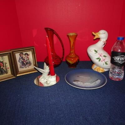 LOT 395. HOME DECOR