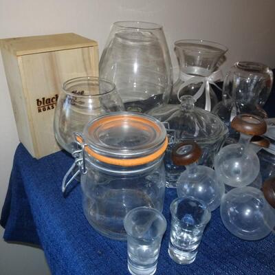 LOT 398. GLASSWARE