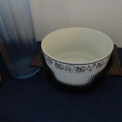 LOT 399. PLASTIC KITCHEN ITEMS